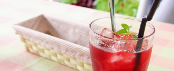 美味しくて嬉しい!赤いジュースを飲めば美白肌になれる!!