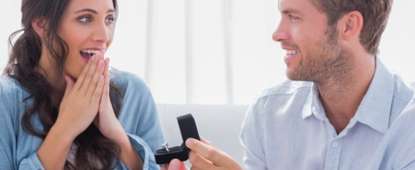 婚約指輪をサプライズで渡すのは危険?女性達の本音を暴露!
