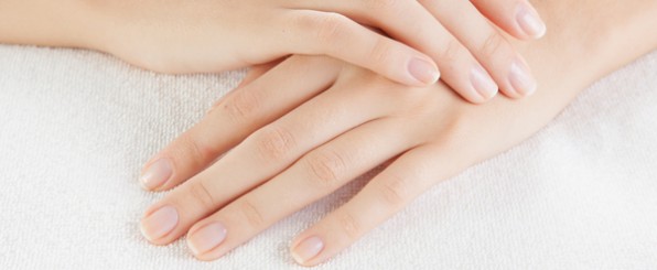 線・デコボコ…全て理由がある!爪の異常の原因と対策