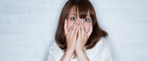 ビックリする女性
