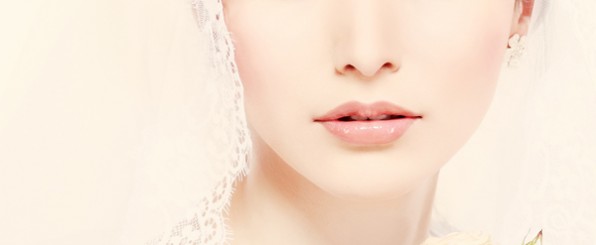 男性の半分が気にしている!あなたのメイク、顔と首の色は合ってる?