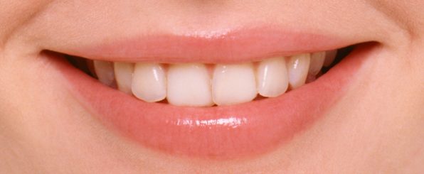 見落としがち?口の中まで美しく!正しいオーラルケアとは?