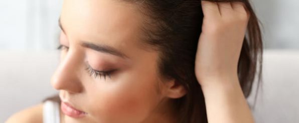 20代の女性でも薄毛になる原因とは?対策とおすすめ育毛剤