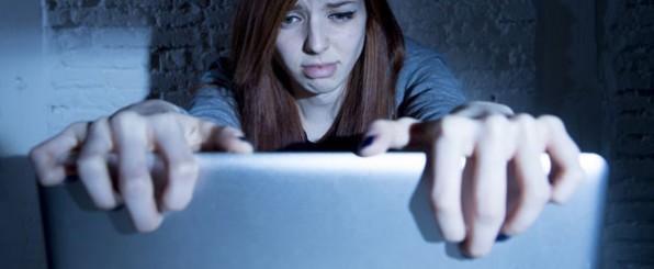 引き起こすのはストレスだけじゃない?SNS中毒で発症する病気とは