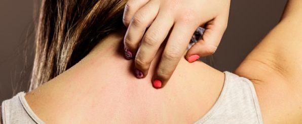 まずは原因探しから!ブツブツ背中にさよならする方法
