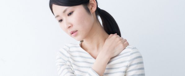 猫背が身体に与える悪影響って?猫背を治して心身共に健康に!